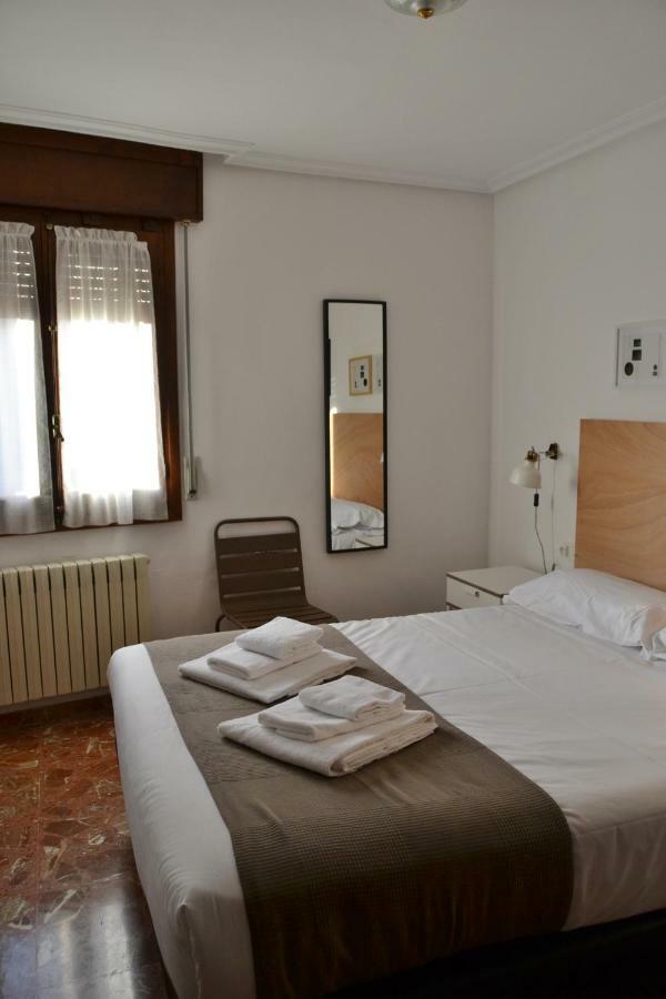Tres Puentes Anguiano Apartamentos Y Hostal Ngoại thất bức ảnh