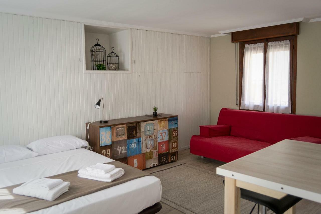 Tres Puentes Anguiano Apartamentos Y Hostal Ngoại thất bức ảnh