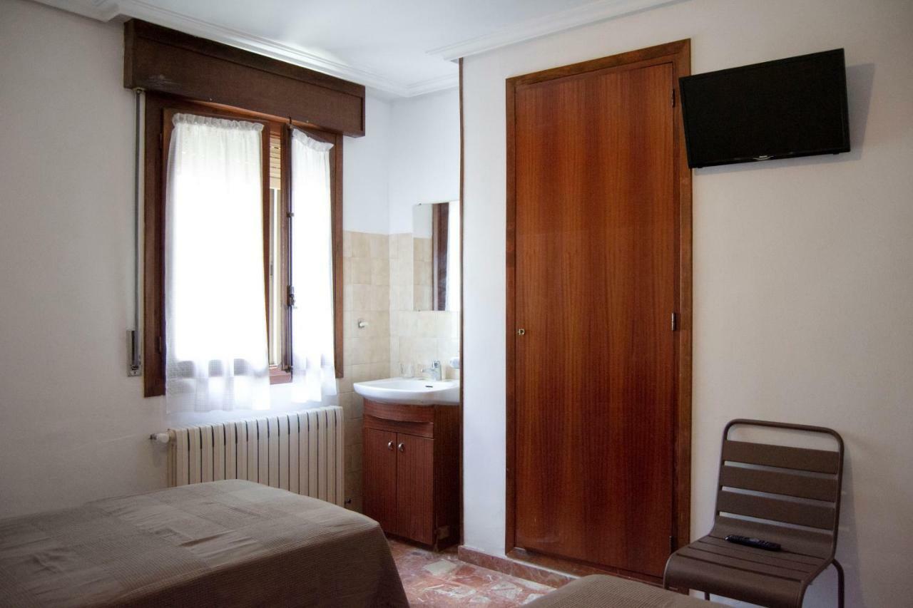 Tres Puentes Anguiano Apartamentos Y Hostal Ngoại thất bức ảnh