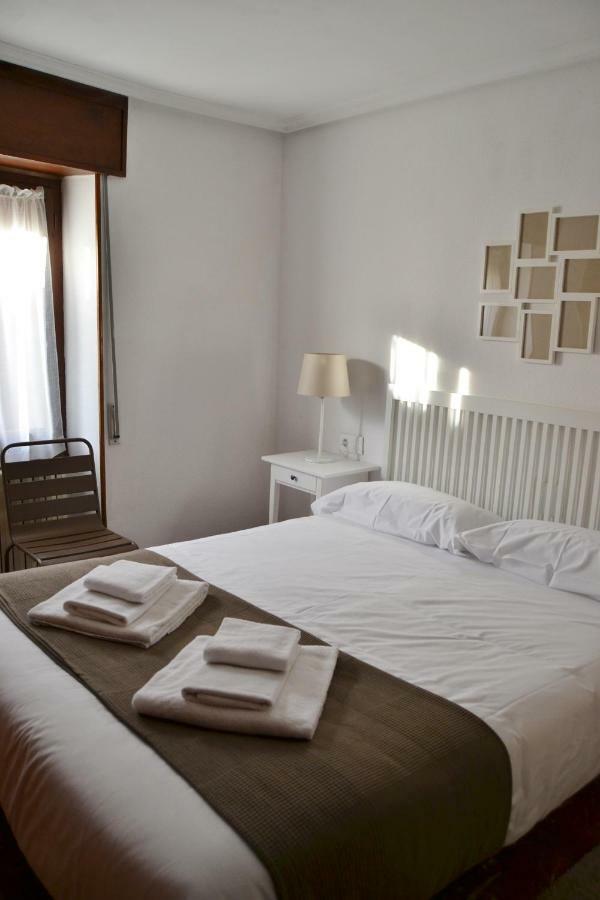 Tres Puentes Anguiano Apartamentos Y Hostal Ngoại thất bức ảnh