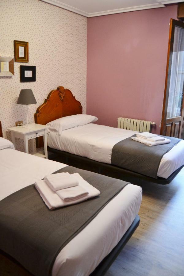 Tres Puentes Anguiano Apartamentos Y Hostal Ngoại thất bức ảnh