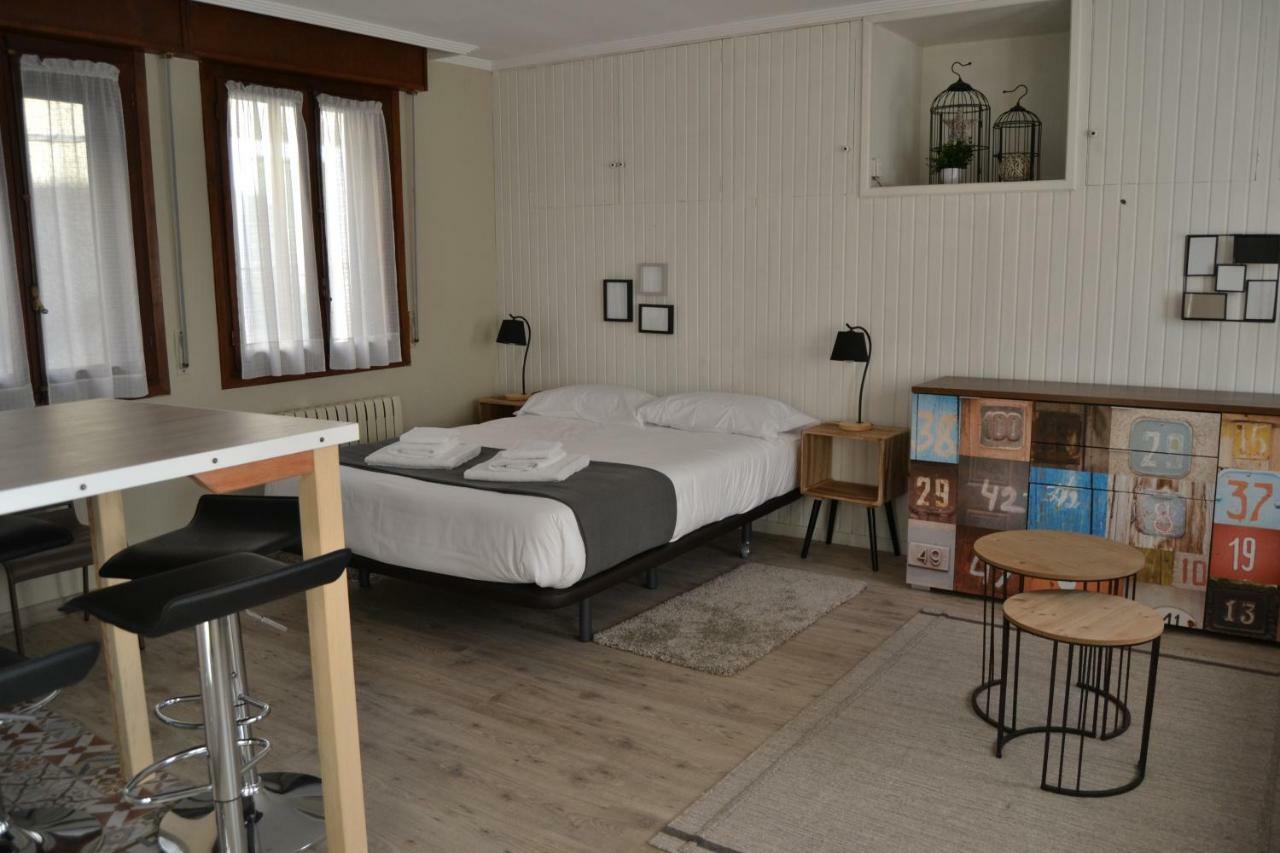 Tres Puentes Anguiano Apartamentos Y Hostal Ngoại thất bức ảnh